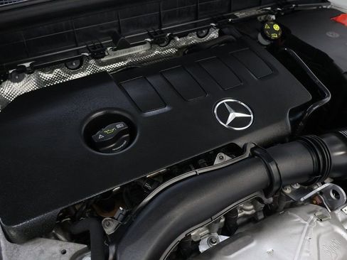 Used 2020 Mercedes-Benz GLB 250 GLB 250 w/ Premium Package image 24