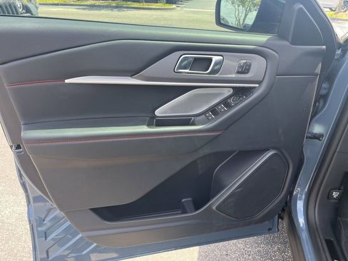 Used 2025 Ford Explorer ST image 18