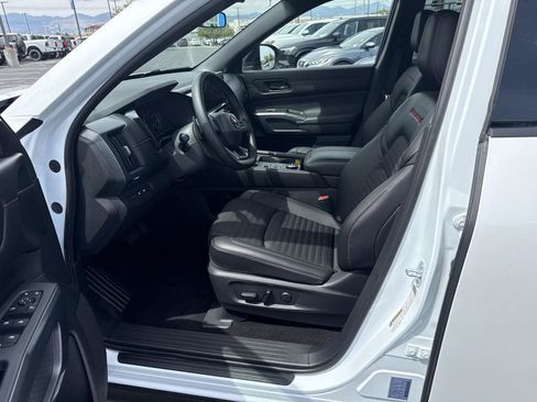 Used 2026 Nissan Pathfinder Rock Creek AWD/4WD image 13