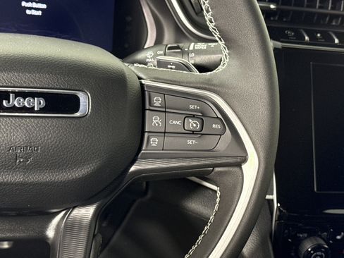 New 2025 Jeep Grand Cherokee Altitude image 18