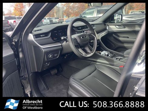 New 2025 Jeep Grand Cherokee Limited image 9