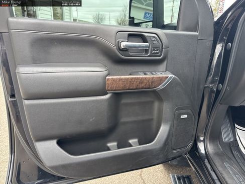 Used 2022 GMC Sierra 2500 Denali w/ Denali Black Diamond Edition image 14