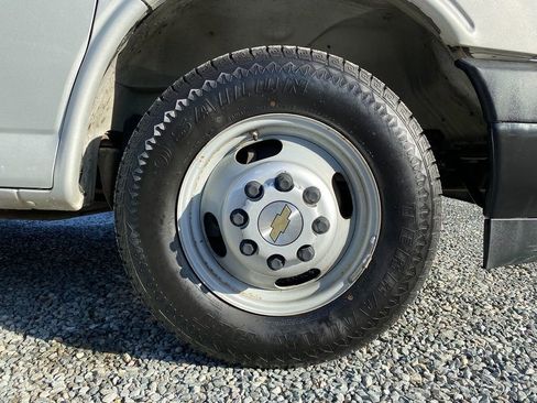 Used 2017 Chevrolet Express 3500 image 24