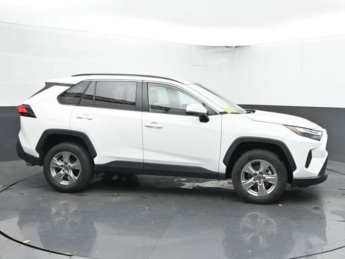 Used 2025 Toyota RAV4 XLE image 12