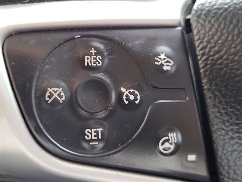 Used 2024 GMC Terrain SLT image 12