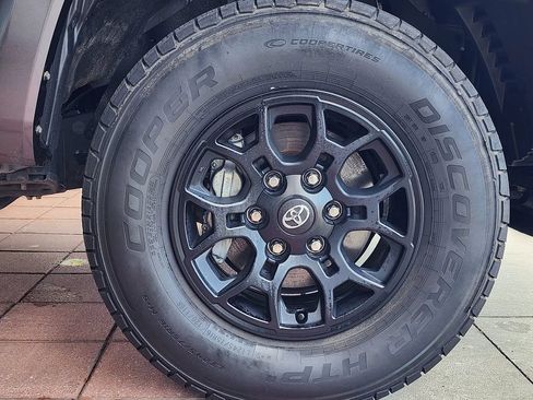 Used 2021 Toyota Tacoma SR5 RWD image 4