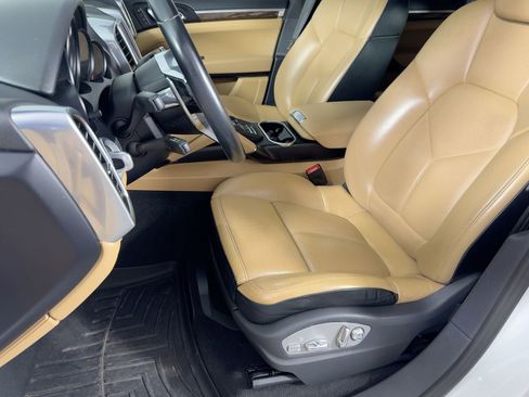 Certified 2018 Porsche Cayenne Platinum Edition image 5
