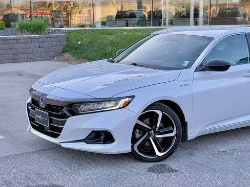 Used 2022 Honda Accord Sport image 2