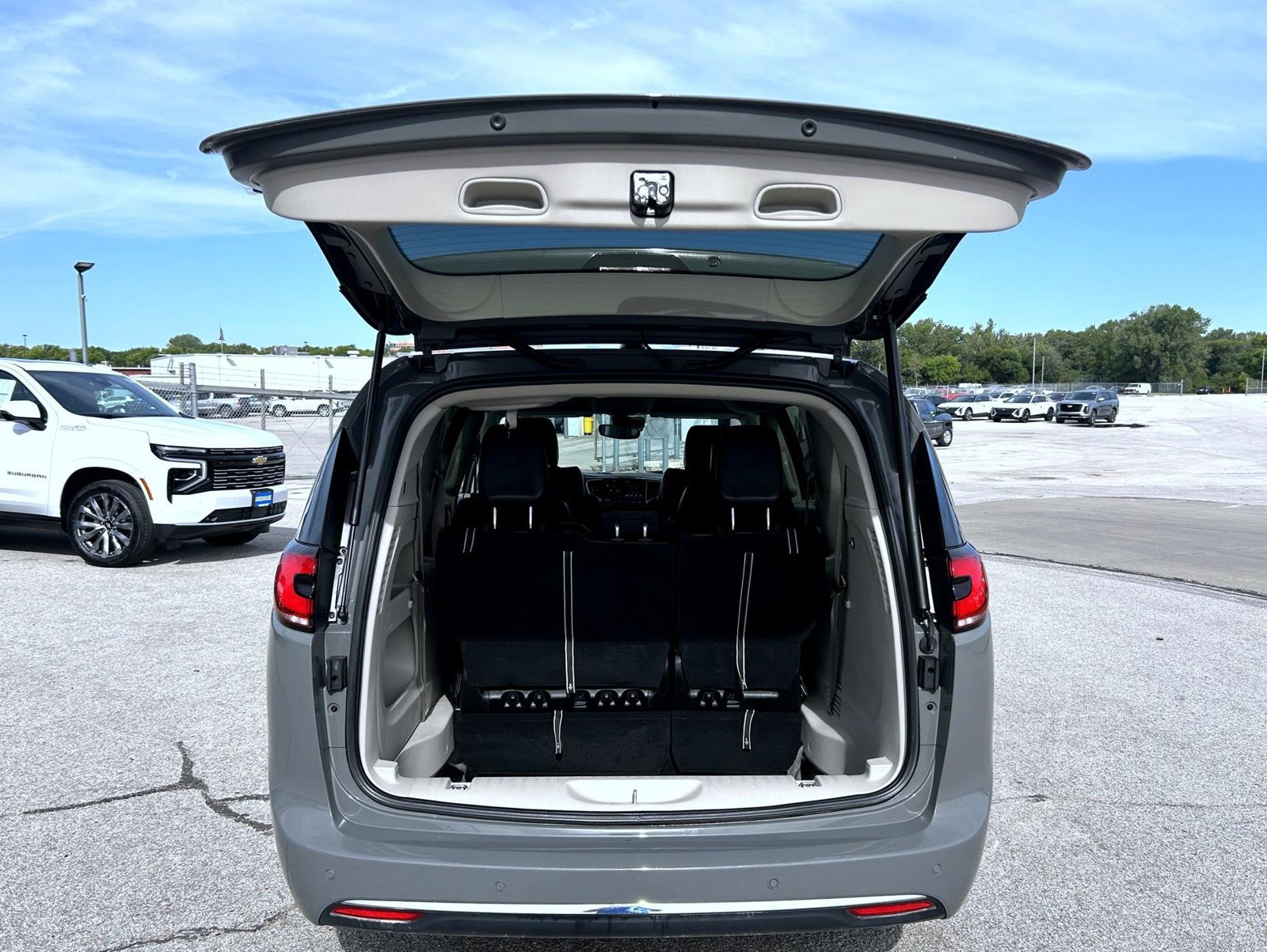 Used 2023 Chrysler Pacifica Touring-L FWD image 22