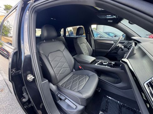 Used 2025 Volkswagen Atlas Cross Sport SE image 37