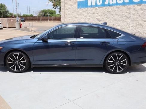 Used 2025 Honda Accord Touring image 9