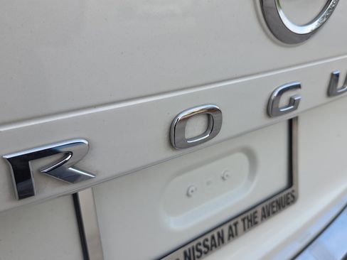 Used 2021 Nissan Rogue SV image 31