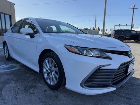 Used 2023 Toyota Camry LE image 3