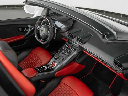Used 2019 Lamborghini Huracan LP 580-2 RWD image 23