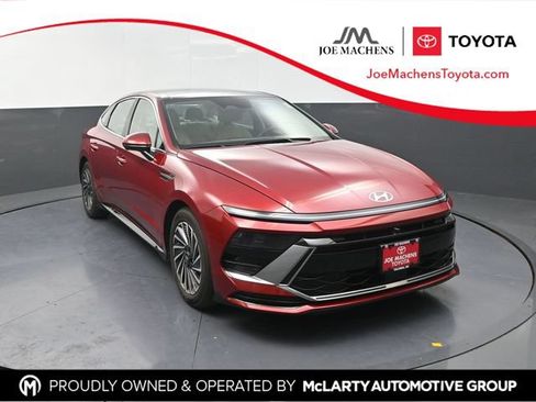 Used 2025 Hyundai Sonata Limited FWD image 1