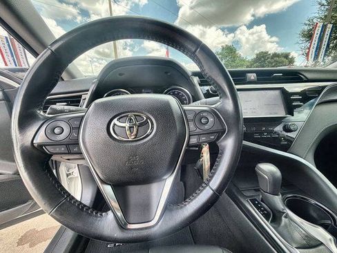 Used 2019 Toyota Camry SE FWD image 11