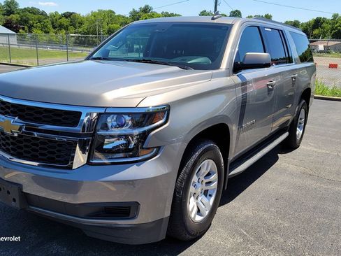 Used 2017 Chevrolet Suburban LT AWD/4WD image 2
