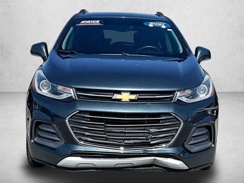 Used 2021 Chevrolet Trax LT w/ Driver Confidence Package FWD image 3