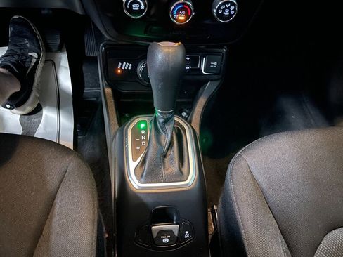 Used 2020 Jeep Renegade Sport w/ UConnect 7.0 Group AWD/4WD image 16
