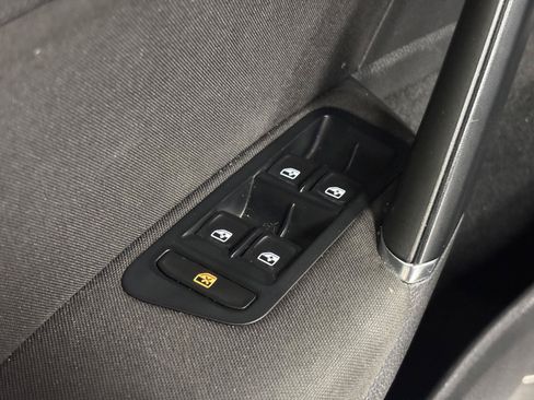 Used 2016 Volkswagen e-Golf SE w/ DC Fast Charging Package FWD image 14