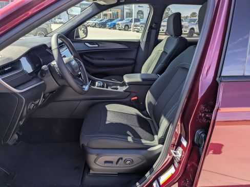 New 2026 Jeep Grand Cherokee L 2WD image 10