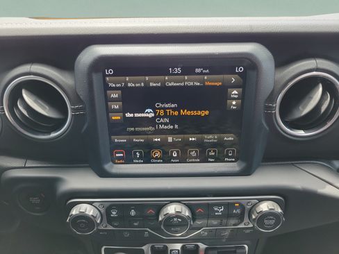Used 2018 Jeep Wrangler Unlimited Sahara w/ Quick Order Package 24M Moab AWD/4WD image 13
