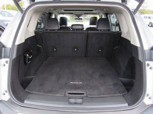 Used 2021 Nissan Rogue SV w/ Premium Package image 24