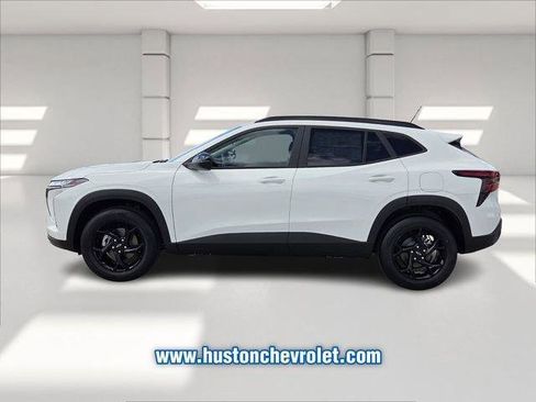 New 2026 Chevrolet Trax LT w/ Driver Confidence Package FWD image 2