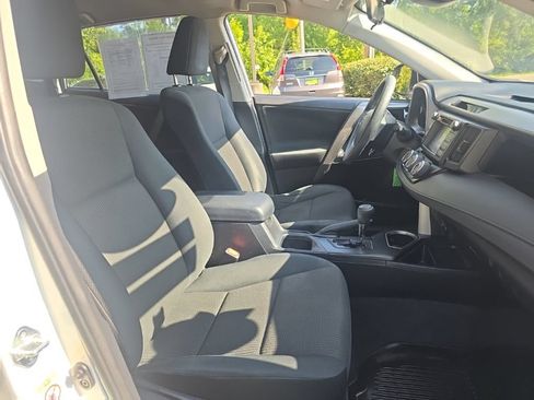 Used 2018 Toyota RAV4 LE w/ All Weather Liner Package FWD image 33