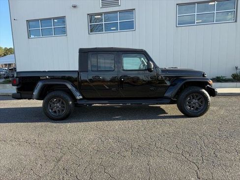 Certified 2025 Jeep Gladiator Sport image 2