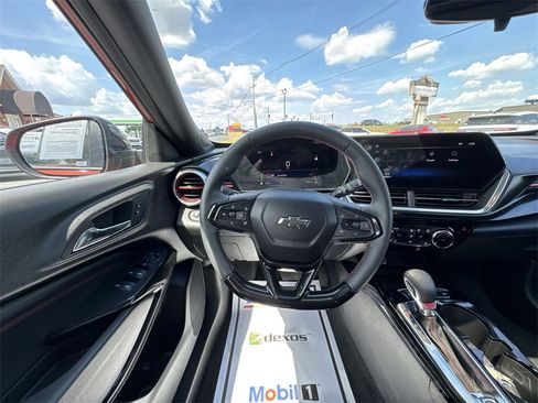 Used 2024 Chevrolet Trax RS w/ Sunroof Package image 14