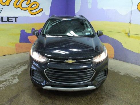 Used 2022 Chevrolet Trax LT w/ LT Convenience Package image 3