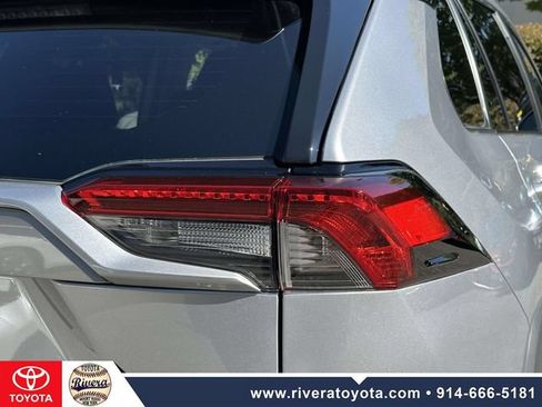 Used 2021 Toyota RAV4 XLE w/ Convenience Package AWD/4WD image 13