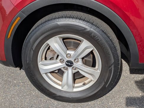 Used 2022 Kia Sorento LX image 10