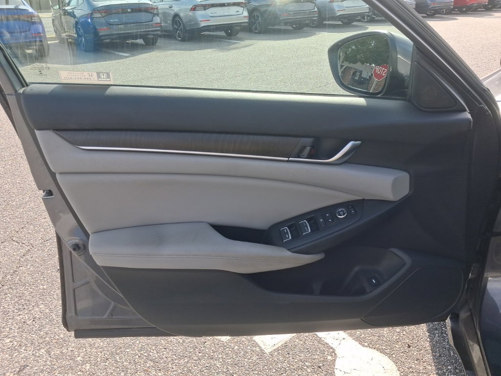 Used 2018 Honda Accord EX image 21