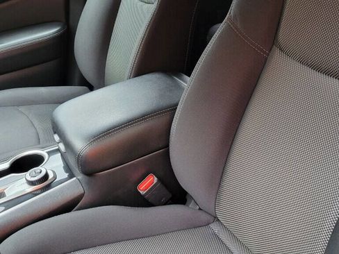 Used 2020 Nissan Pathfinder SV image 15