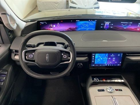 New 2026 Lincoln Navigator Premiere AWD/4WD image 15