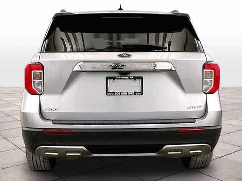 Used 2023 Ford Explorer XLT w/ Equipment Group 202A AWD/4WD image 4