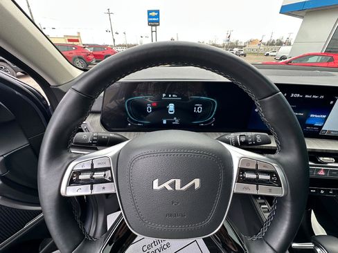 Used 2025 Kia Telluride EX w/ EX Captain's Chair Package image 15