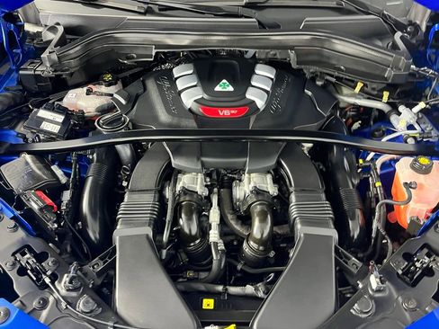 Used 2023 Alfa Romeo Stelvio Quadrifoglio image 39