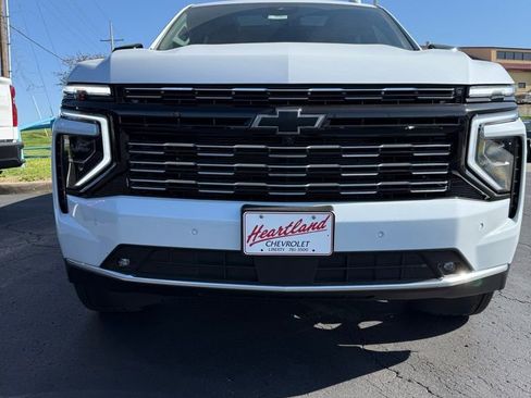 New 2026 Chevrolet Suburban High Country AWD/4WD image 3