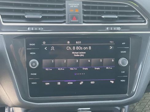 Used 2022 Volkswagen Tiguan SE R-Line image 10