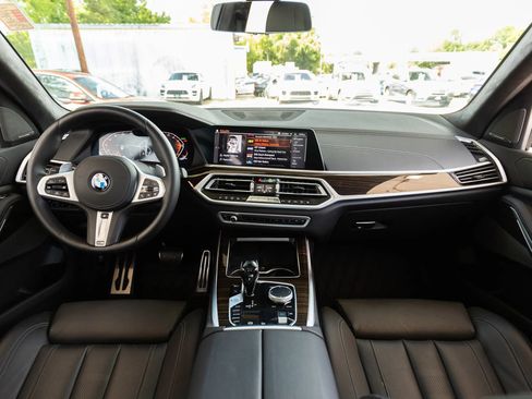 Used 2021 BMW X7 xDrive40i w/ M Sport Package AWD/4WD image 2