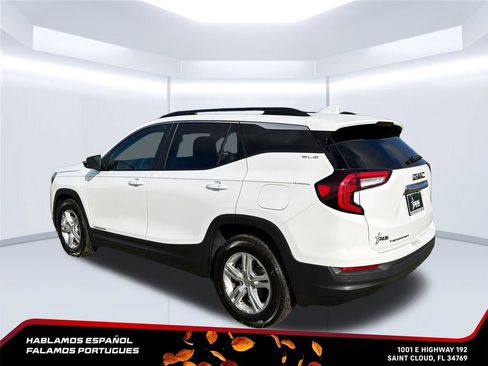 Used 2024 GMC Terrain SLE w/ Driver Convenience Package FWD image 3