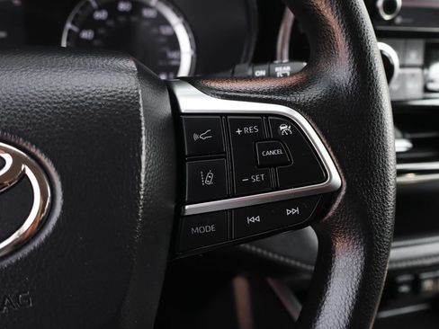 Used 2021 Toyota Highlander L FWD image 27