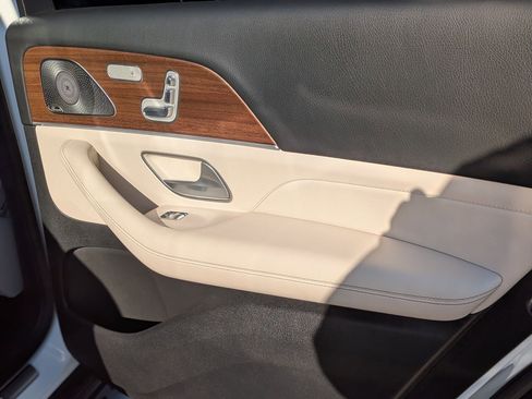 Certified 2025 Mercedes-Benz GLS 450 4MATIC image 39