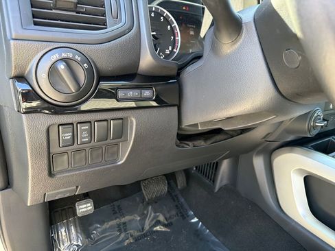 Used 2024 Nissan Titan SV w/ SV Convenience Package image 19
