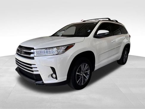 Used 2018 Toyota Highlander XLE FWD image 3