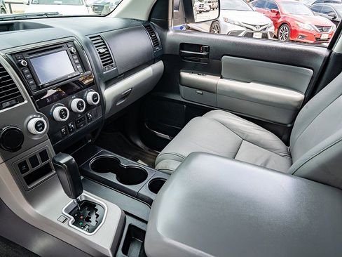 Used 2017 Toyota Sequoia SR5 w/ Premium Package RWD image 16