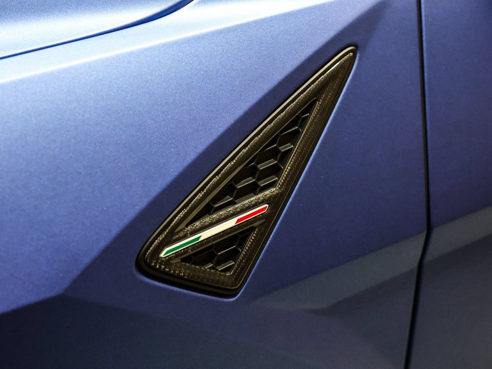 Used 2023 Lamborghini Urus Performante AWD/4WD image 10